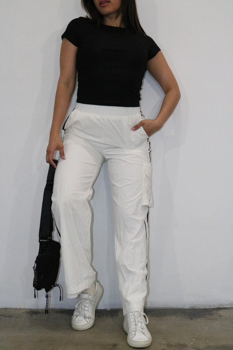 On The Run Cargo-White