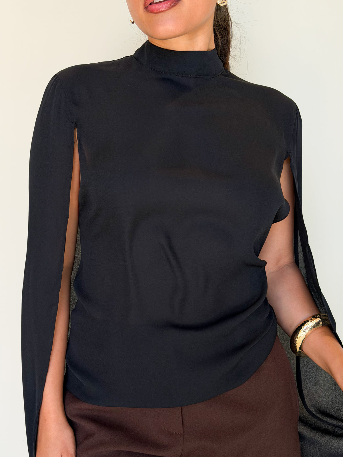 Robin Cape-Black